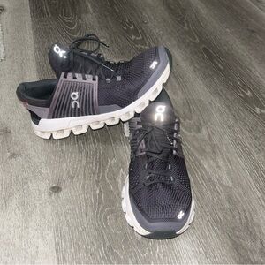 Women’s on cloud size 9